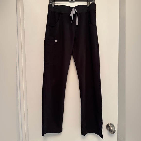 FIGS Black Kade Cargo Scrub Pants size small - Picture 2 of 6